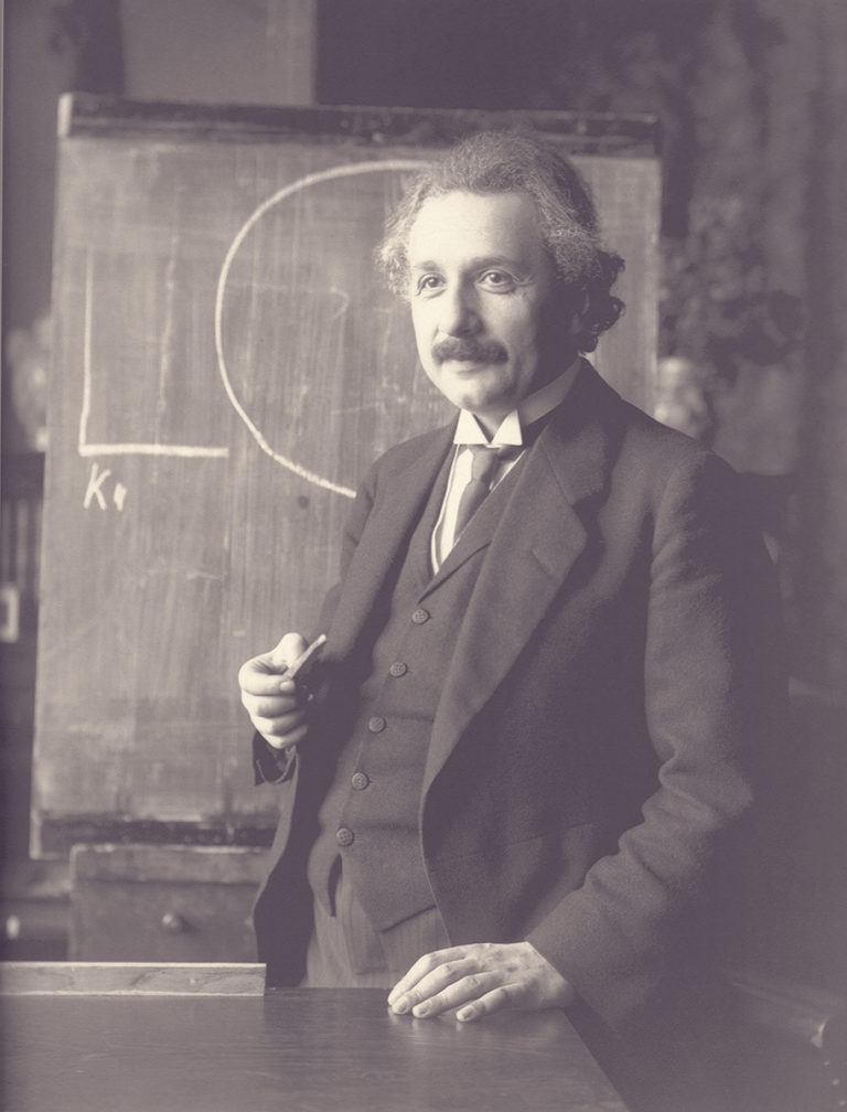 Einstein: Física e Geometria