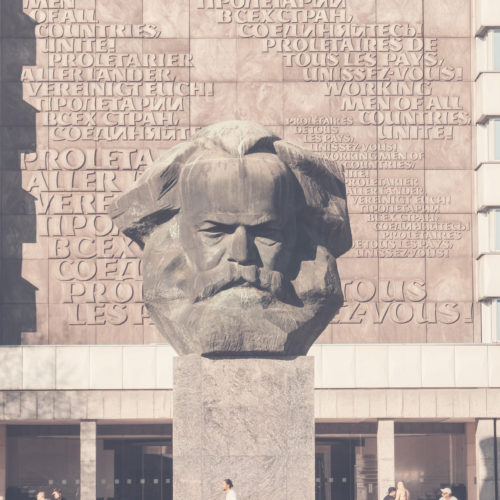 A Cosmologia segue os passos do filósofo Karl Marx